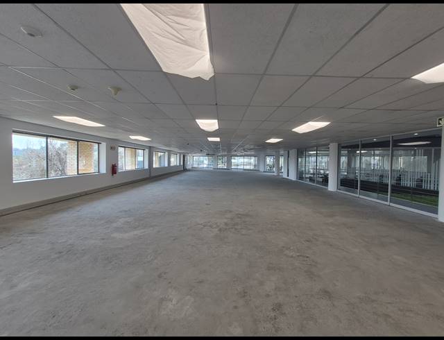 1,195M² OFFICE TO LET IN WOODMEAD